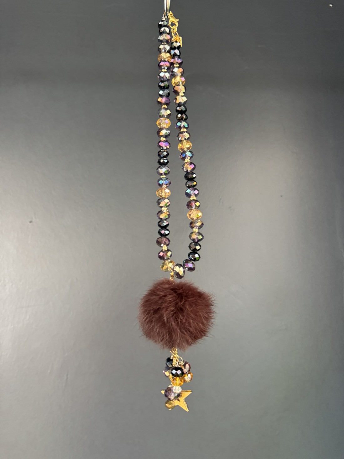 Collana con svarowsky e pon pon in pelliccia