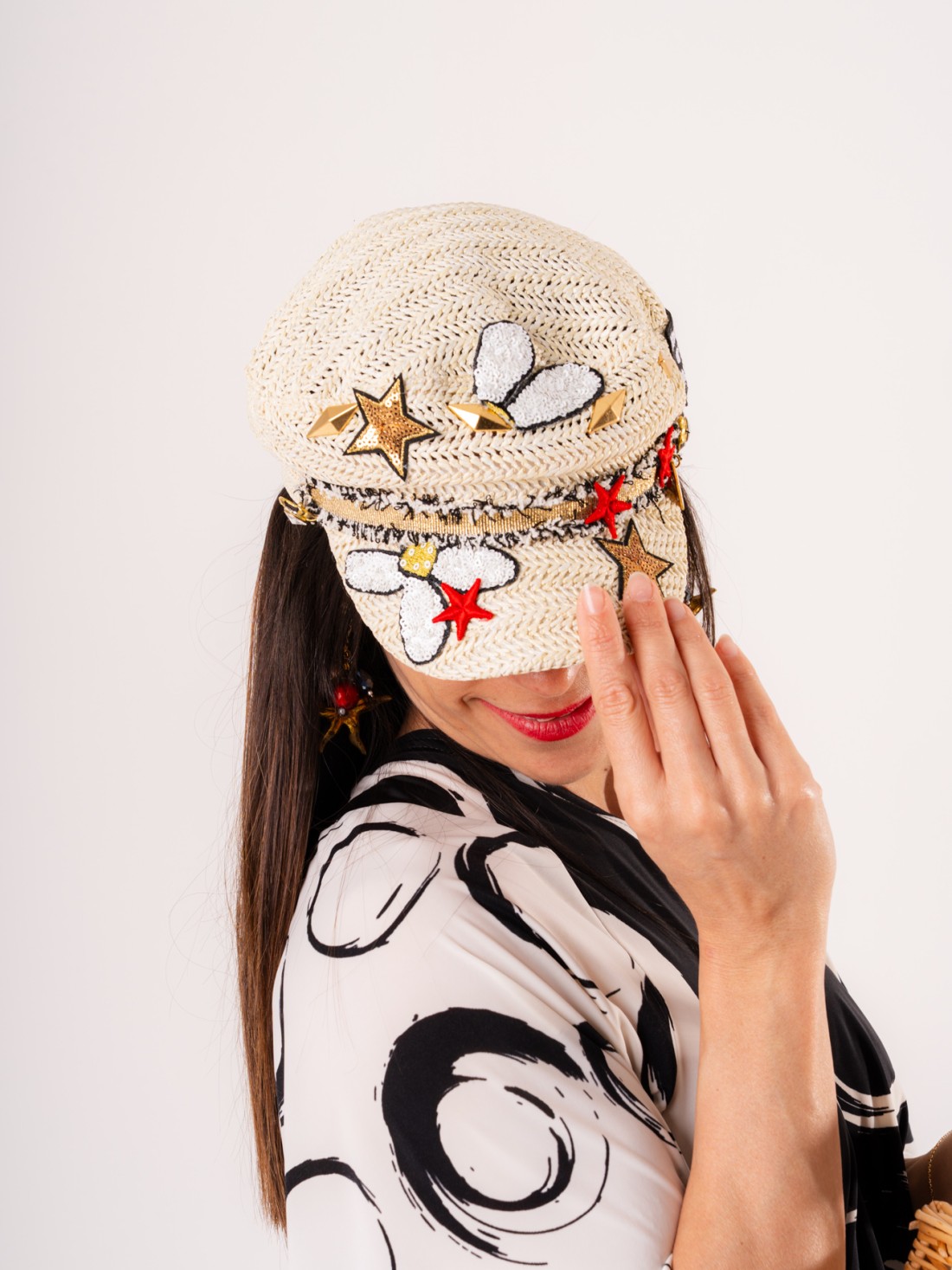 Cappello Baker Boy in Paglia Intrecciata con Applicazioni Gioiello e Stelle