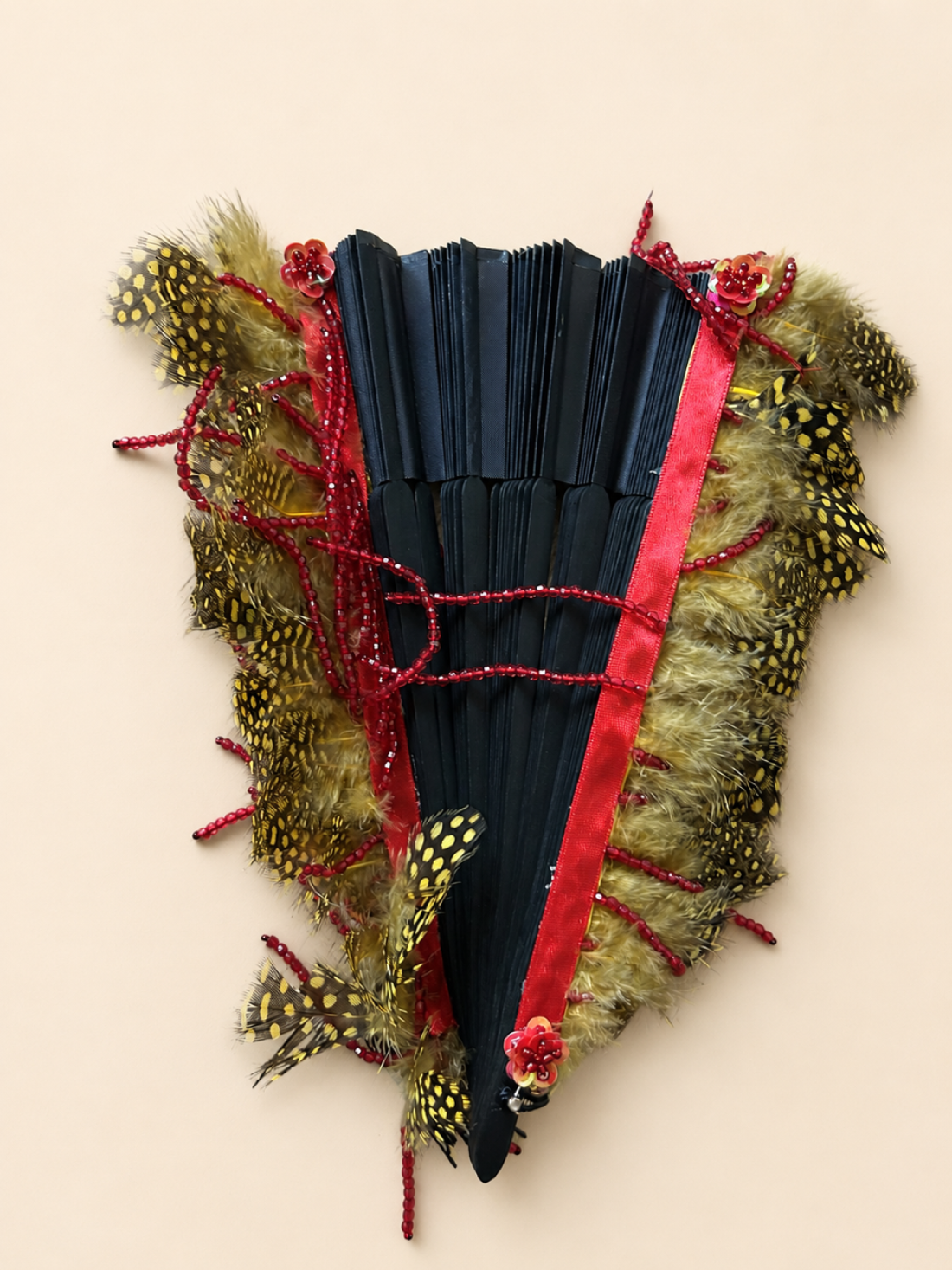 Ventaglio elegante nero con piume